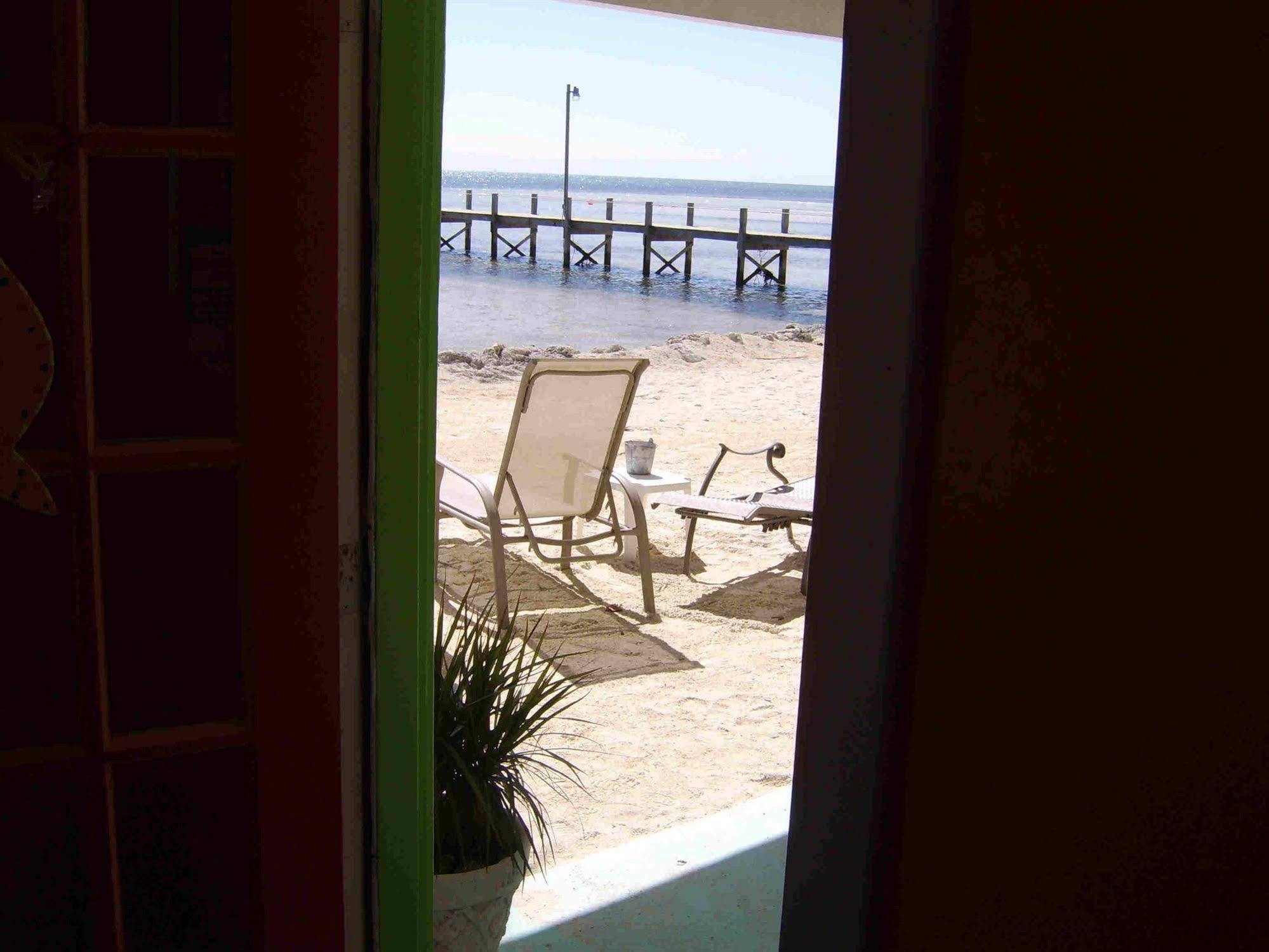 White Sands Inn Маратон Экстерьер фото